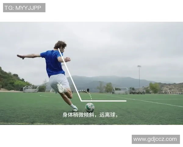 足球锁头的神秘魅力与技巧解析让你成为球场上的战术大师